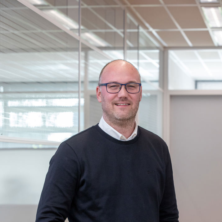 Portret van medewerker Rik bij schoonmaakbedrijf 1nergiek