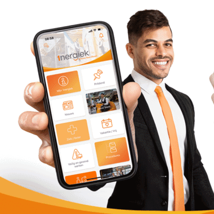 Collega's van schoonmaakbedrijf 1nergiek met telefoon in hun hand waar de medewerkers app te zien is