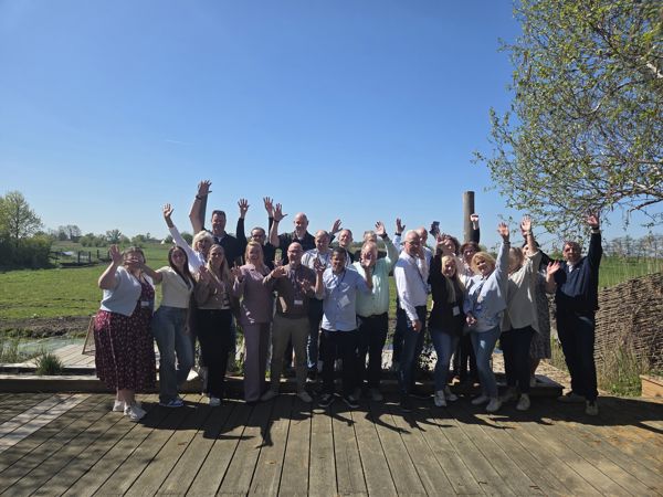 Groepsfoto medewerkers schoonmaakbedrijf 1nergiek