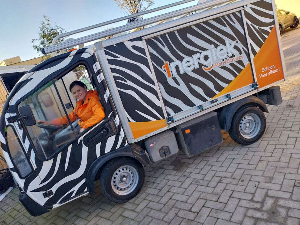 Kar van schoonmaakbedrijf 1nergiek bij Safaripark Beekse Bergen