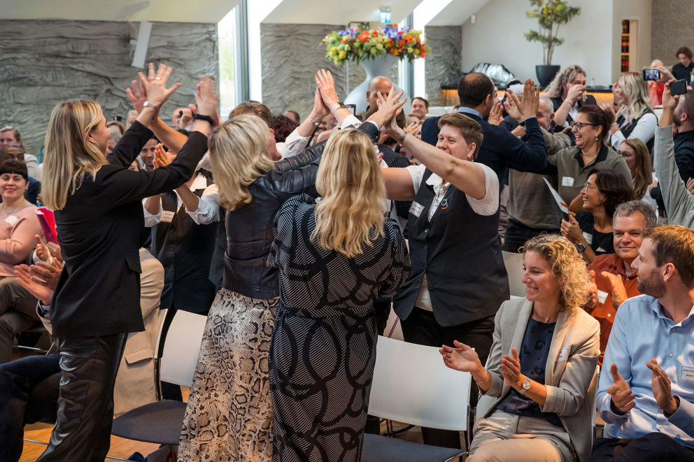 1nergiek juichend bij de Best Practice Awards
